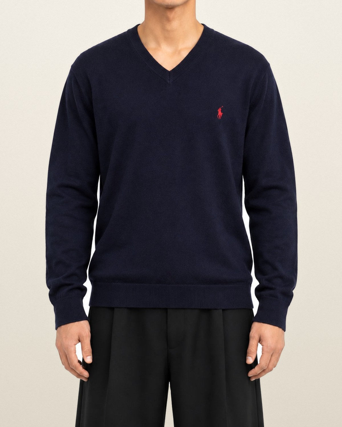 Ralph Lauren Pullover mit V-Ausschnitt in Navy, Größe M – getragen, Vorderansicht