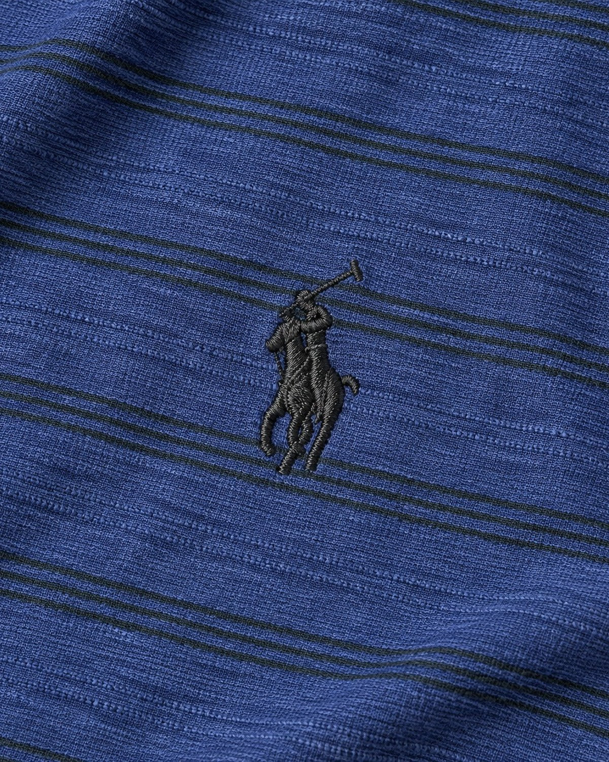 Ralph Lauren Rugby-Polo in Blau gestreift, Größe M – Detail: gesticktes Brustlogo