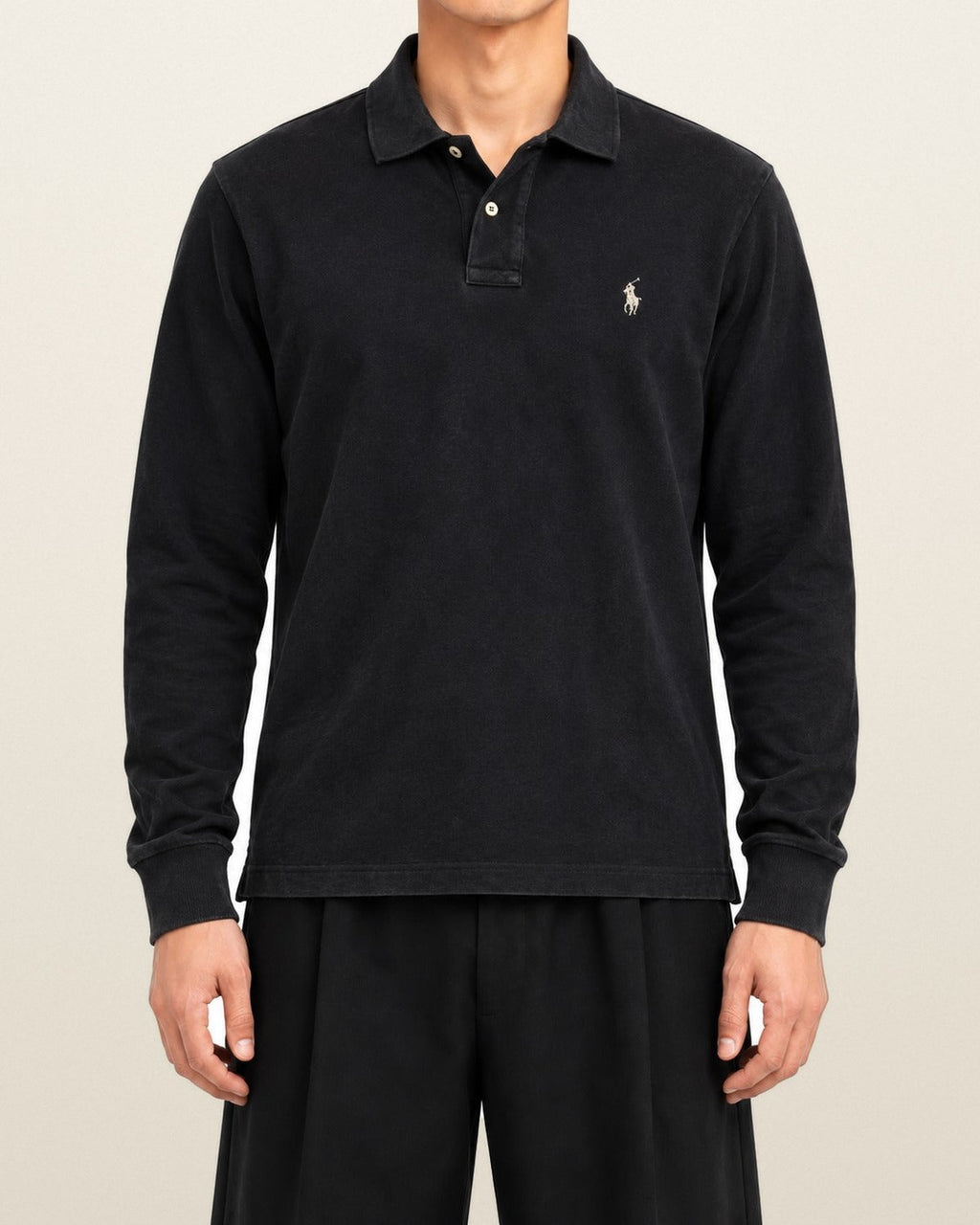 Ralph Lauren Rugby-Polo in Schwarz, Größe M – getragen, Vorderansicht