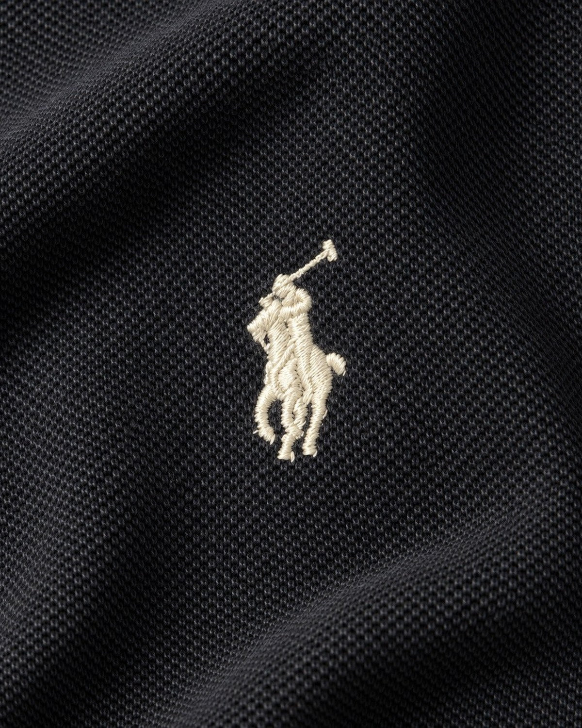 Ralph Lauren Rugby-Polo in Schwarz, Größe M – Detail: gesticktes Brustlogo
