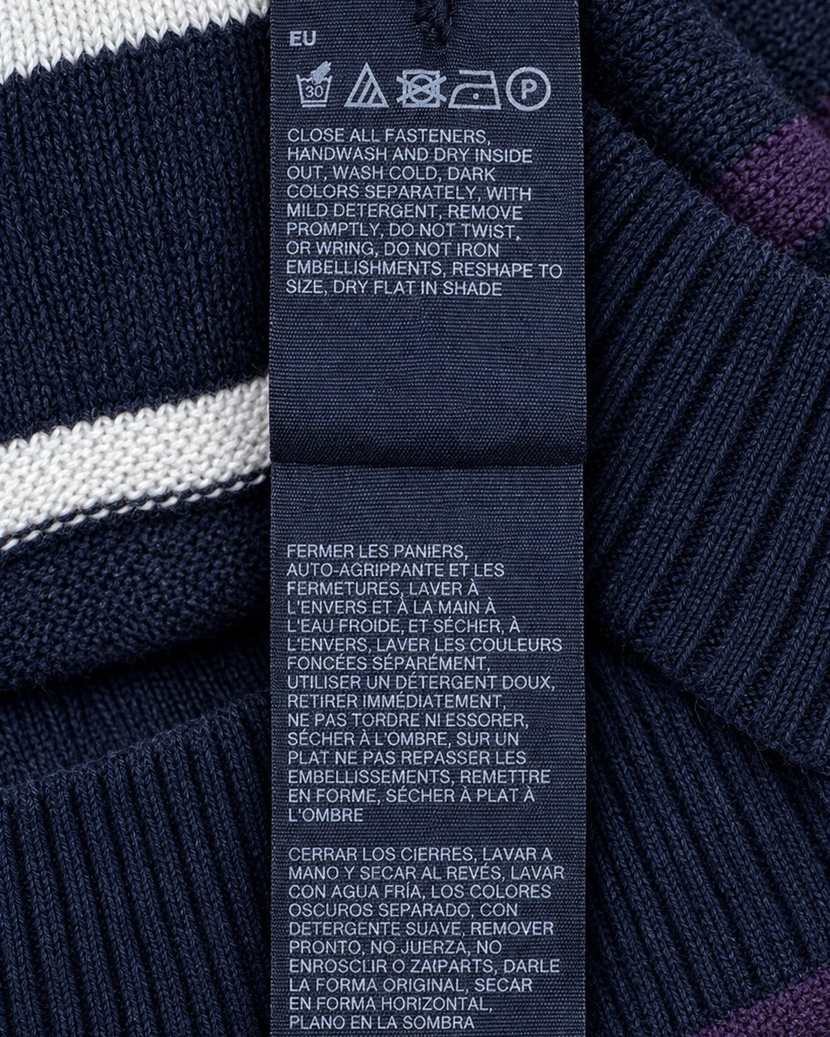Tommy Hilfiger Strickjacke mit Streifen in Navy, Größe S – Pflegeetikett, Rückseite
