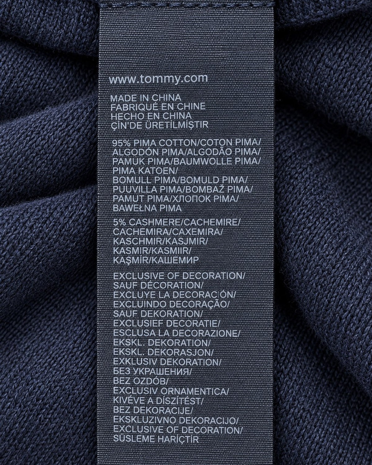Tommy Hilfiger Pullover mit V-Ausschnitt in Navy, Größe M – Pflege- und Materialetikett