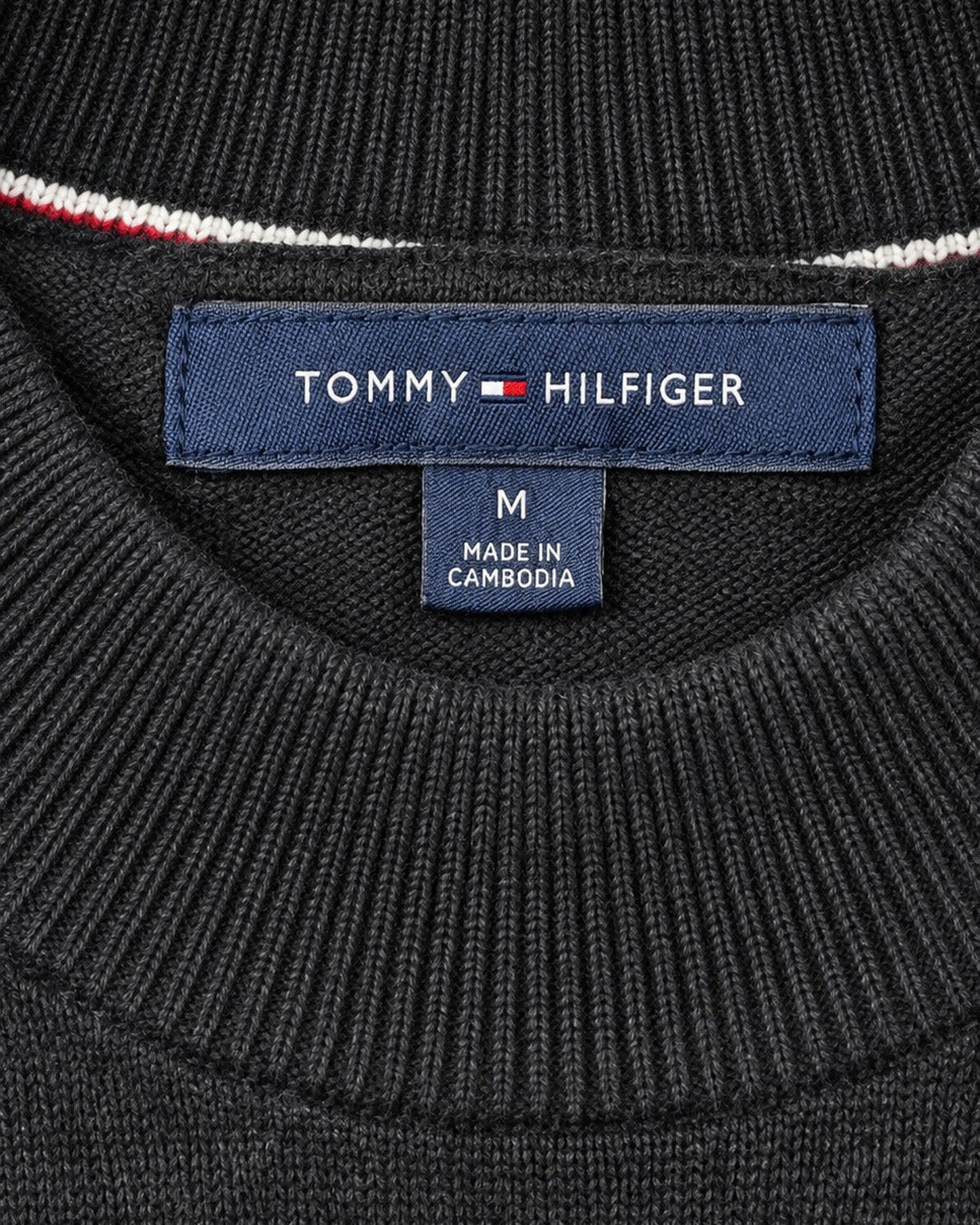 Tommy Hilfiger Stehkragenpullover in Schwarz, Größe M – Marken- und Größenetikett